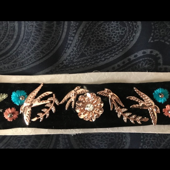 NWT black choker with rose gold birds and flowers - Picture 2 of 3